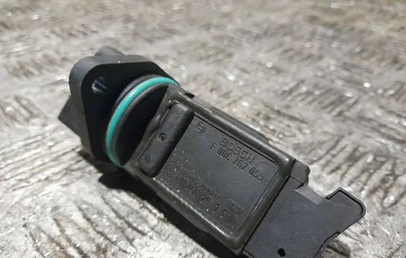 Skoda Octavia Mk2 (1Z) Mass air flow meter F00C2G2055 4562910