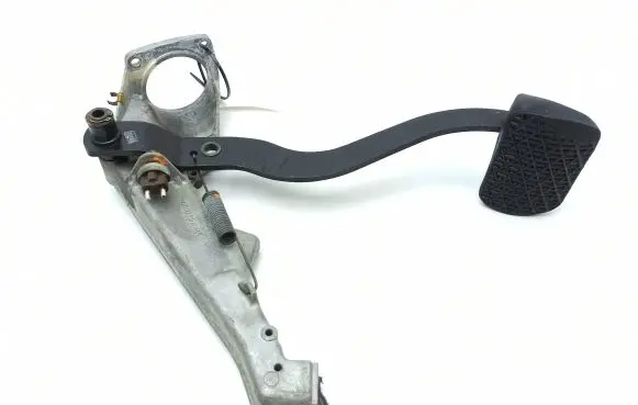 Mercedes-Benz S W116 Brake pedal 1072940801 15721