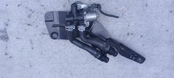 Volkswagen PASSAT B8 Coolant heater control valve 5q0906457c
