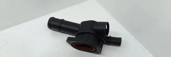 Volkswagen Golf V Engine coolant pipe/hose 038121132G