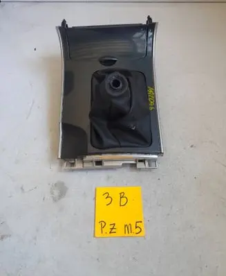 Mazda 6 Central console control unit 3894782