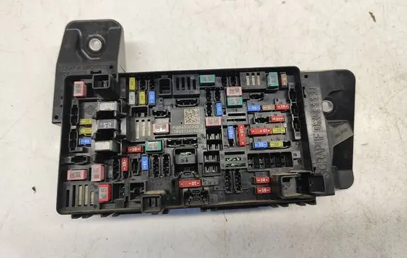 Dodge RAM Fuse module 68430153AB 9657340945B