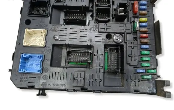 Peugeot Partner Fuse module 281197595