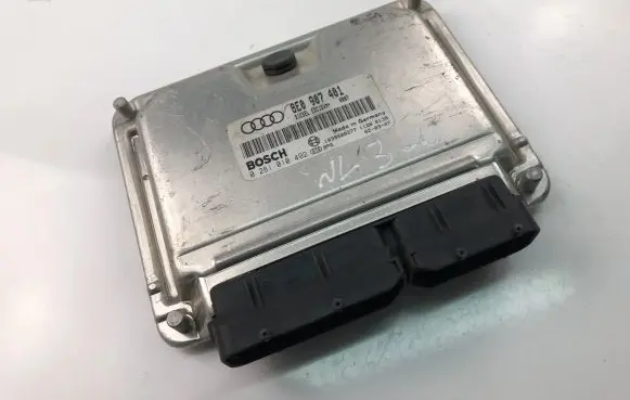 Audi A4 S4 B6 8E 8H Engine control unit/module ECU 8E0907401 0281010492