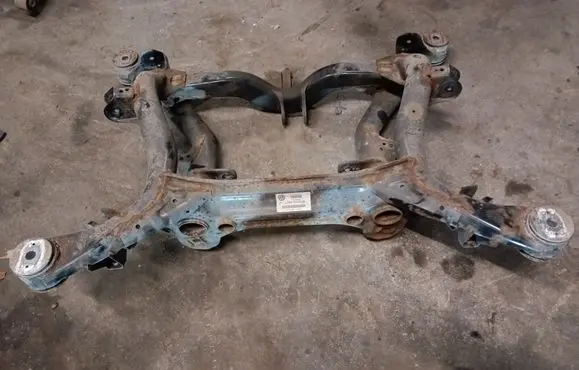 Volkswagen Touareg II Rear subframe 7P0500041