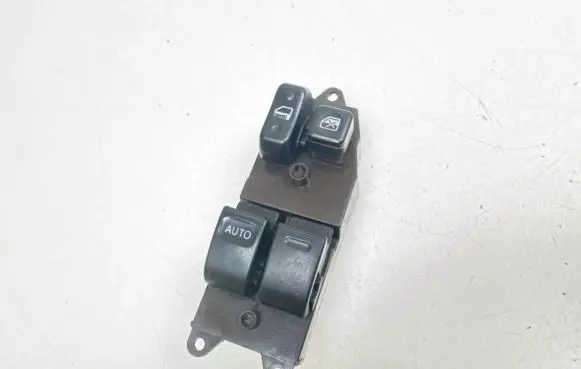 Toyota Yaris Electric window control switch 0113K91