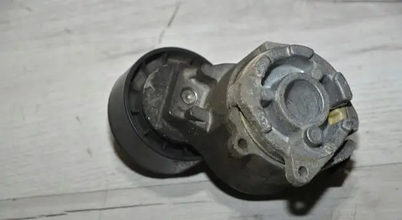 Fiat Freemont Generator/alternator belt tensioner