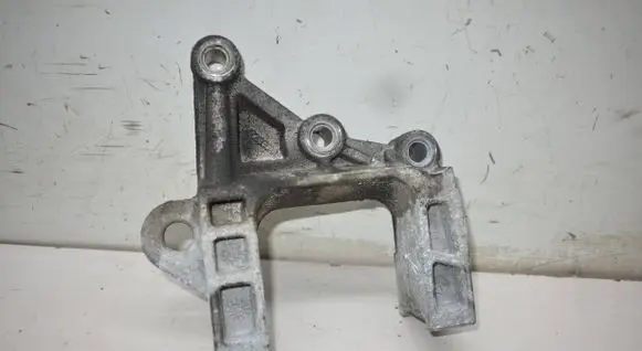 Chrysler Town u0026 Country V Gearbox mounting bracket 04721335AA