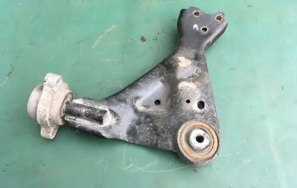 Mercedes-Benz Vito Viano W639 Front lower control arm/wishbone 6393301501