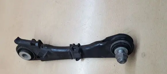 BMW 5 G30 G31 Rear upper control arm/wishbone 6867537