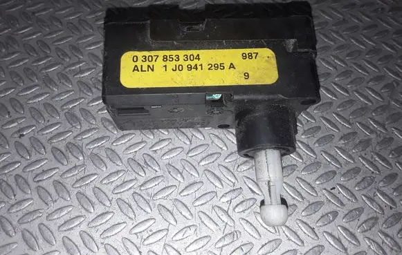 Headlight level adjustment motor