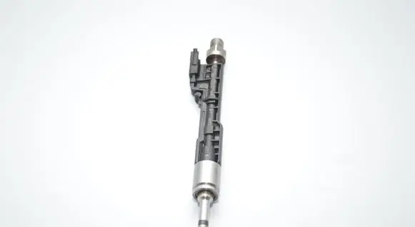 BMW 4 F32 F33 Fuel injector 7639994 0261500172