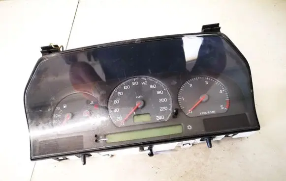 Volvo S70 V70 V70 XC Speedometer (instrument cluster) 9168138