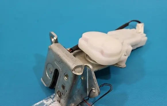 Suzuki Swift II Tailgate/trunk/boot lock/catch/latch B6765 IMPRK1597424