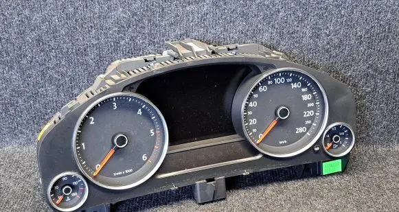 Volkswagen Touareg II Speedometer (instrument cluster) 7P6920880P 0263677026