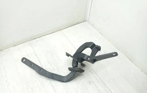 Volvo V70 Tailgate/trunk/boot hinge 8643157