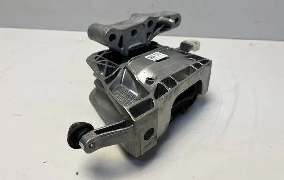 Engine mount bracket