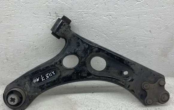 Peugeot 208 Front lower control arm/wishbone 9831626480
