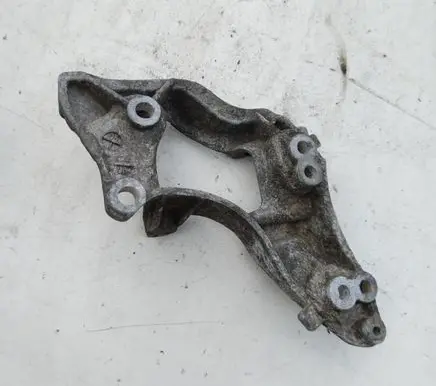 Peugeot 407 Engine mounting bracket 9655652980