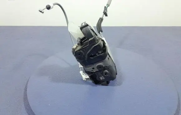 Chevrolet Corsa Front door lock 444122