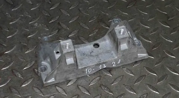 Mercedes-Benz SLK R172 Gearbox mounting bracket A2052420340
