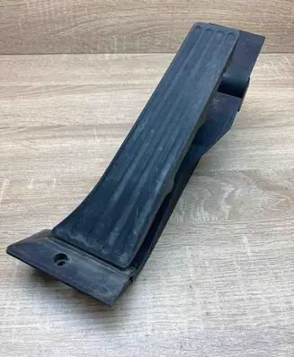 BMW 7 E65 E66 Accelerator throttle pedal 6772645 25916010