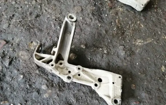 Volkswagen Caddy Front lower control arm/wishbone 1K0199296F