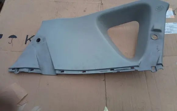 Toyota Verso Rear seat side top trim 624800F030 624800F040