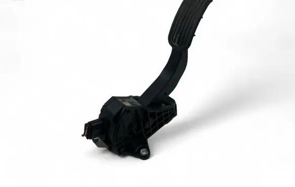 Accelerator throttle pedal