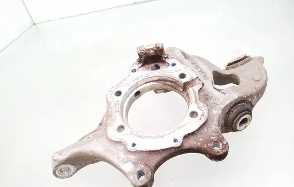 Rear wheel hub spindle/knuckle