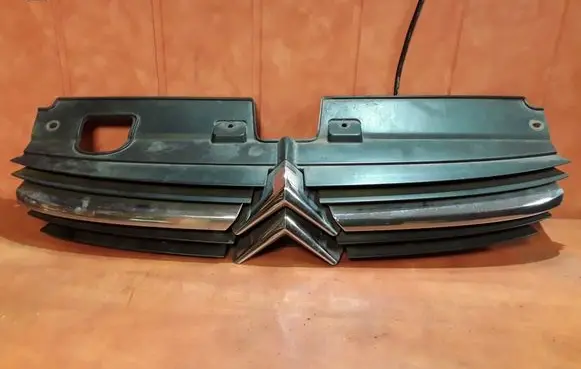 Citroen C5 Front bumper upper radiator grill 9636751980