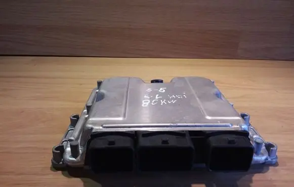 Citroen C5 Engine control unit/module 0281010808