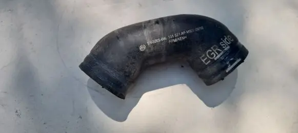 Volkswagen PASSAT B8 Air intake hose/pipe 04L131521AF