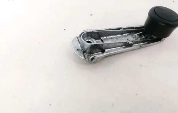 Volkswagen PASSAT B5 Front door window winding handle 443837581d