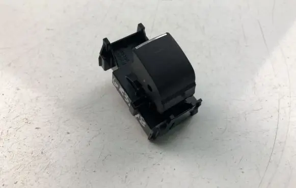 Toyota C-HR I Electric window control switch 193354