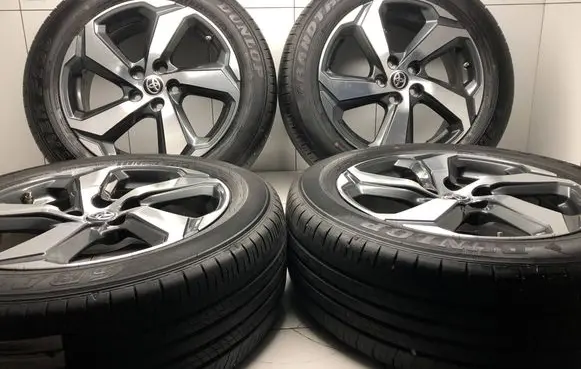 Toyota RAV 4 (XA40) R18 alloy rim 