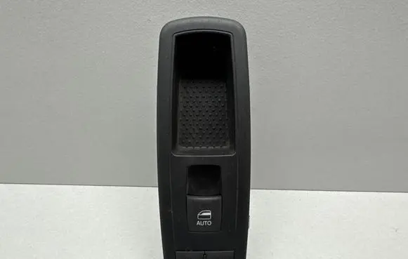 Chrysler Pacifica Electric window control switch 68268251AC