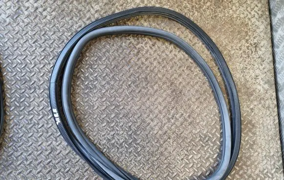 Rear door rubber seal (on body)