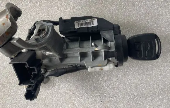 Toyota Avensis T220 Ignition lock 8978005021 73650712 DE674040