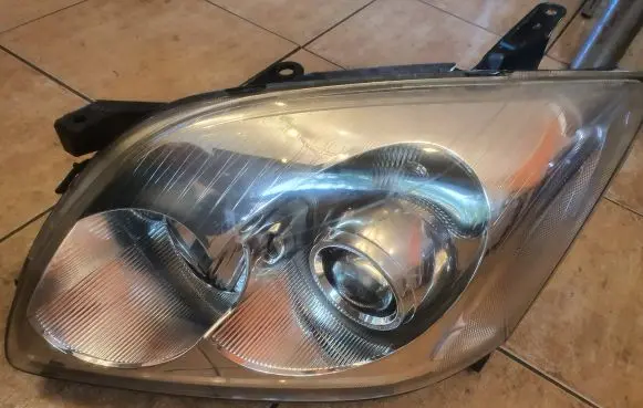 Toyota Avensis T250 Headlight/headlamp UPM60GF20