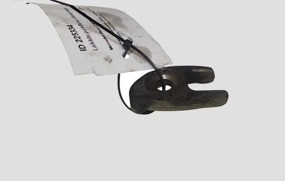 Mercedes-Benz A W176 Fuel Injector clamp holder