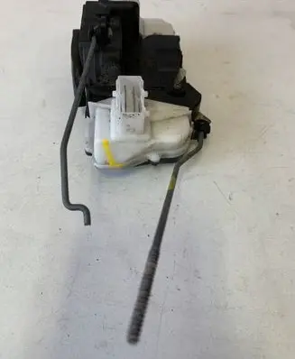 Peugeot 607 Front door lock 4383C AVD