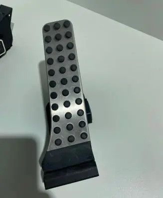 Accelerator throttle pedal
