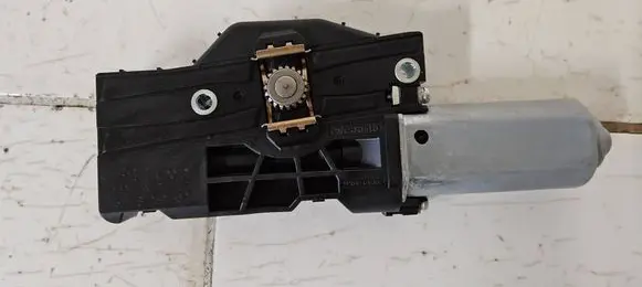 KIA Niro Sunroof motor/actuator 1724414 660675824