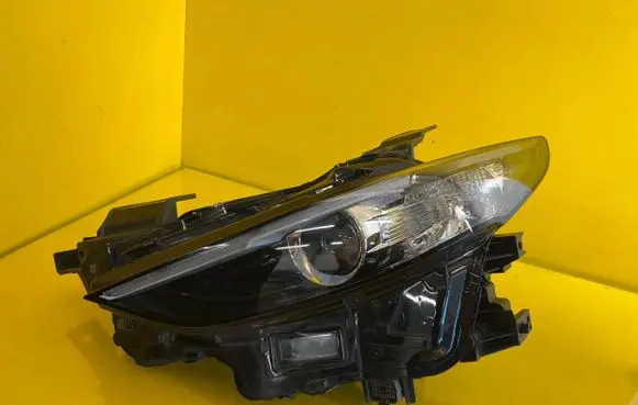 Mazda 3 Headlight/headlamp BCHJ-51040