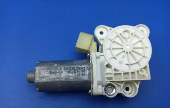 Mercedes-Benz E W211 Front door window regulator motor A2118202942 993626101 0130821970