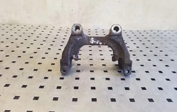 Volkswagen PASSAT B8 Brake caliper pad carrier rear 