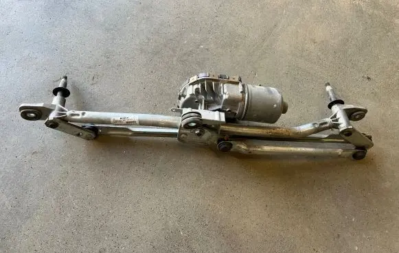 Audi Q5 SQ5 Front wiper linkage and motor 8R1955023D 8R1955023