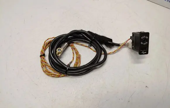 BMW X3 F25 USB socket connector 84109266607 84109343604