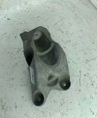 Chevrolet Camaro Engine mounting bracket 23104516
